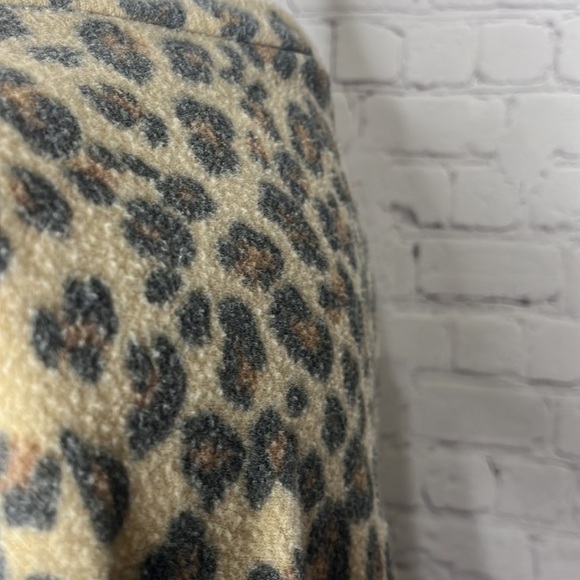 Gaze Leopard Print Super Soft Crop Sweater - Picture 4 of 8
